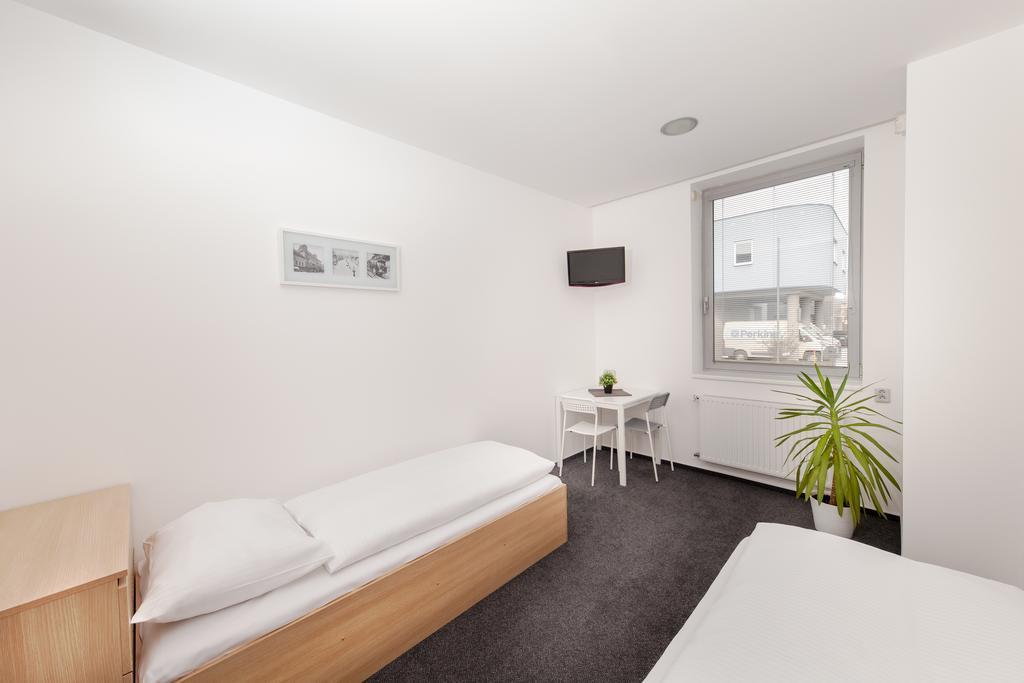 Hotel & Hostel Letov Prague Exterior photo