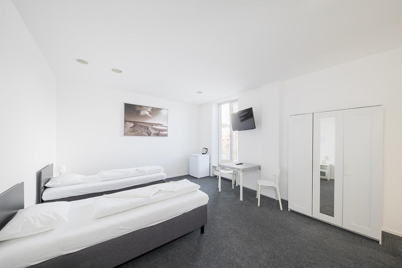 Hotel & Hostel Letov Prague Exterior photo